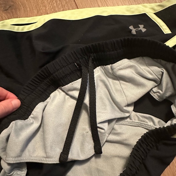 Under armour heat gear running shorts - Picture 3 of 4